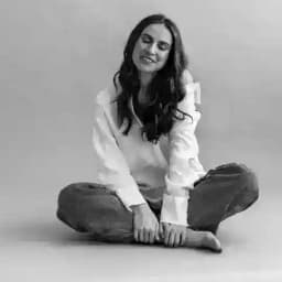 Александра Áрест Profile