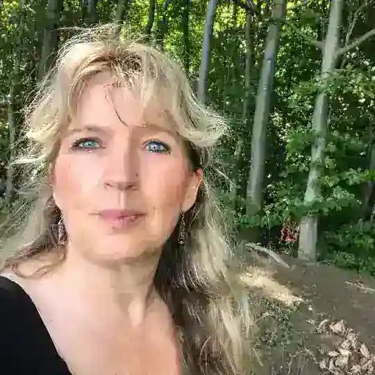 Simone Voss - EINE LEHRERIN STEHT AUF- Profile